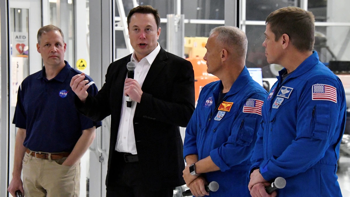 NASA Aims for First Manned SpaceX Mission