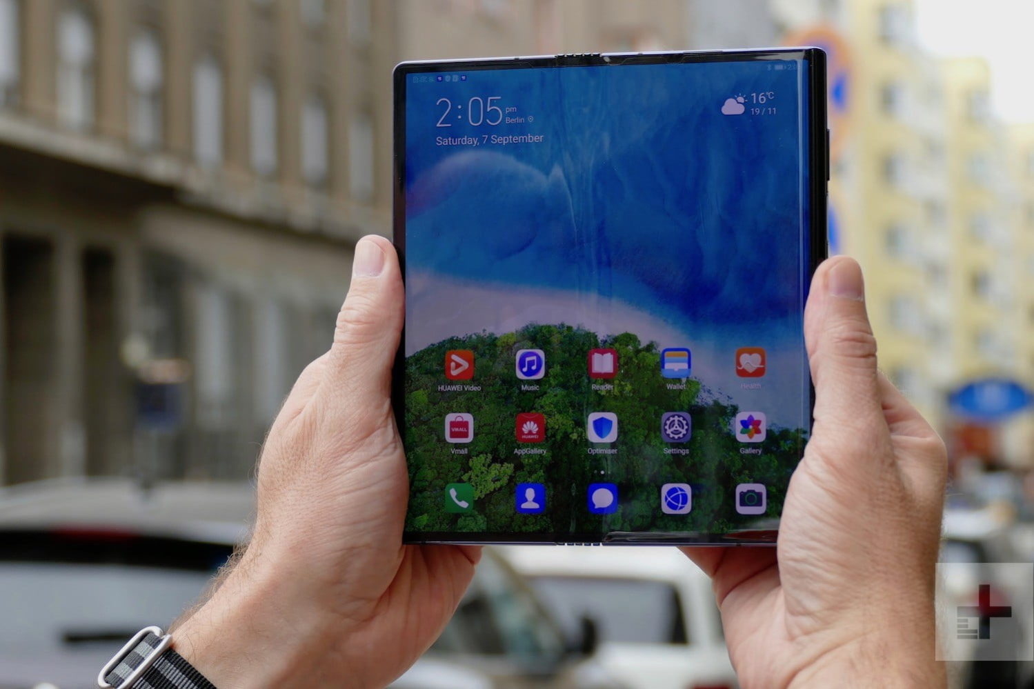 Huawei Mate X Hands-On